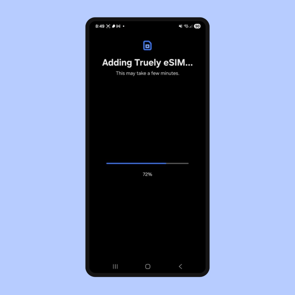 Captura de pantalla de un teléfono Android durante la instalación de una eSIM de Truely. La pantalla negra muestra el mensaje “Adding Truely eSIM… This may take a few minutes” junto a una barra de progreso azul al 72 %.

