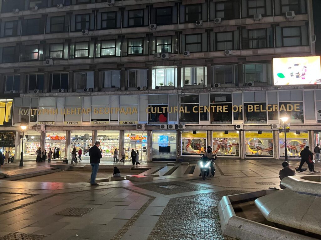 Utilisation de l’eSIM Airalo à Belgrade de nuit