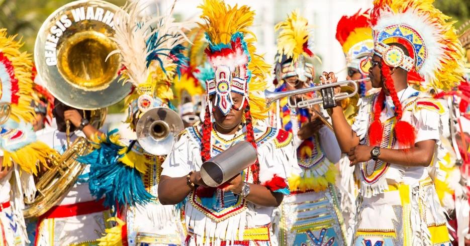 Quando andare ai Caraibi – parata del Junkanoo con costumi tradizionali