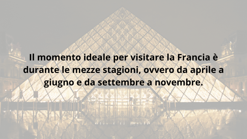 Quando andare in Francia – il Louvre illuminato di notte a Parigi