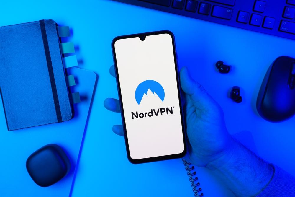 NordVPN sullo schermo di uno smartphone