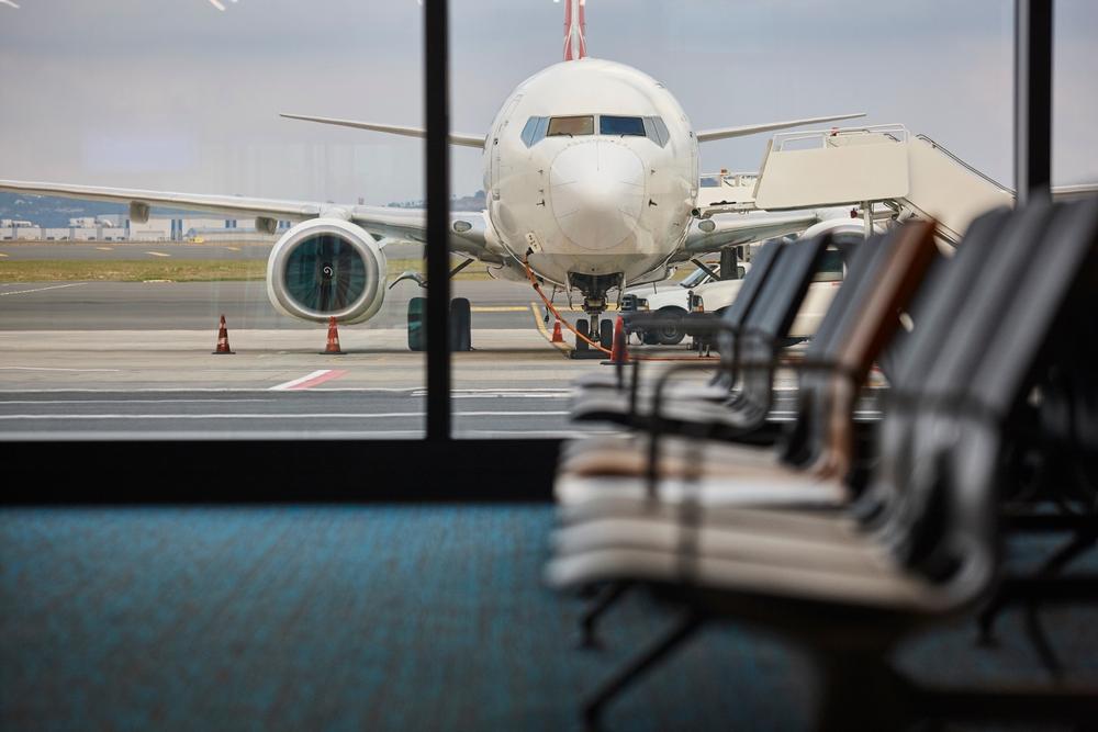 Aereo al terminal durante la crisi del carburante