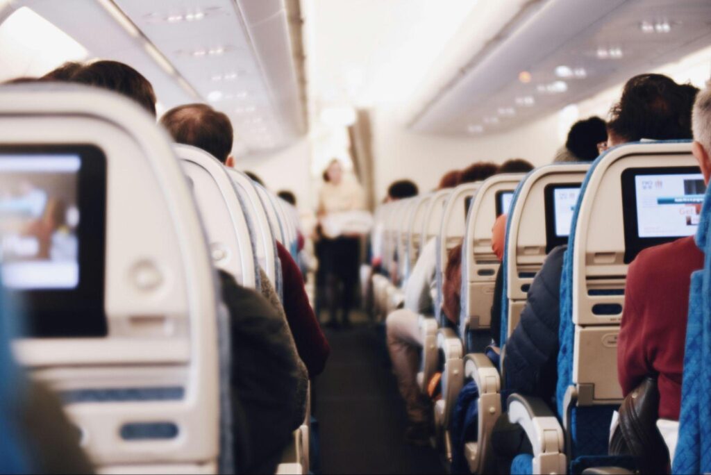 Passeggeri in aereo con WiFi a bordo