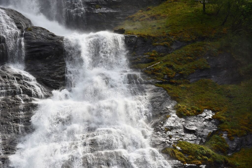 Cascata no Geirangerfjord – melhor altura para ir à Noruega