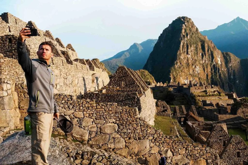 sim card to have internet on your trip to peru
