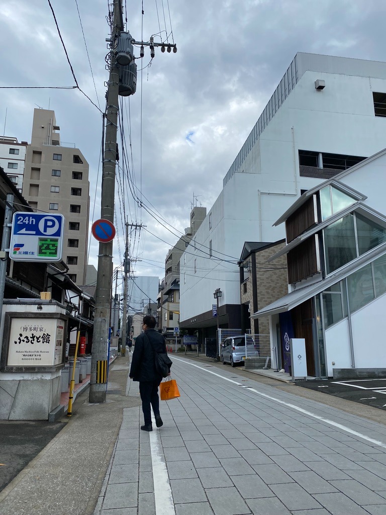 Navigating the streets of japan using an eSIM