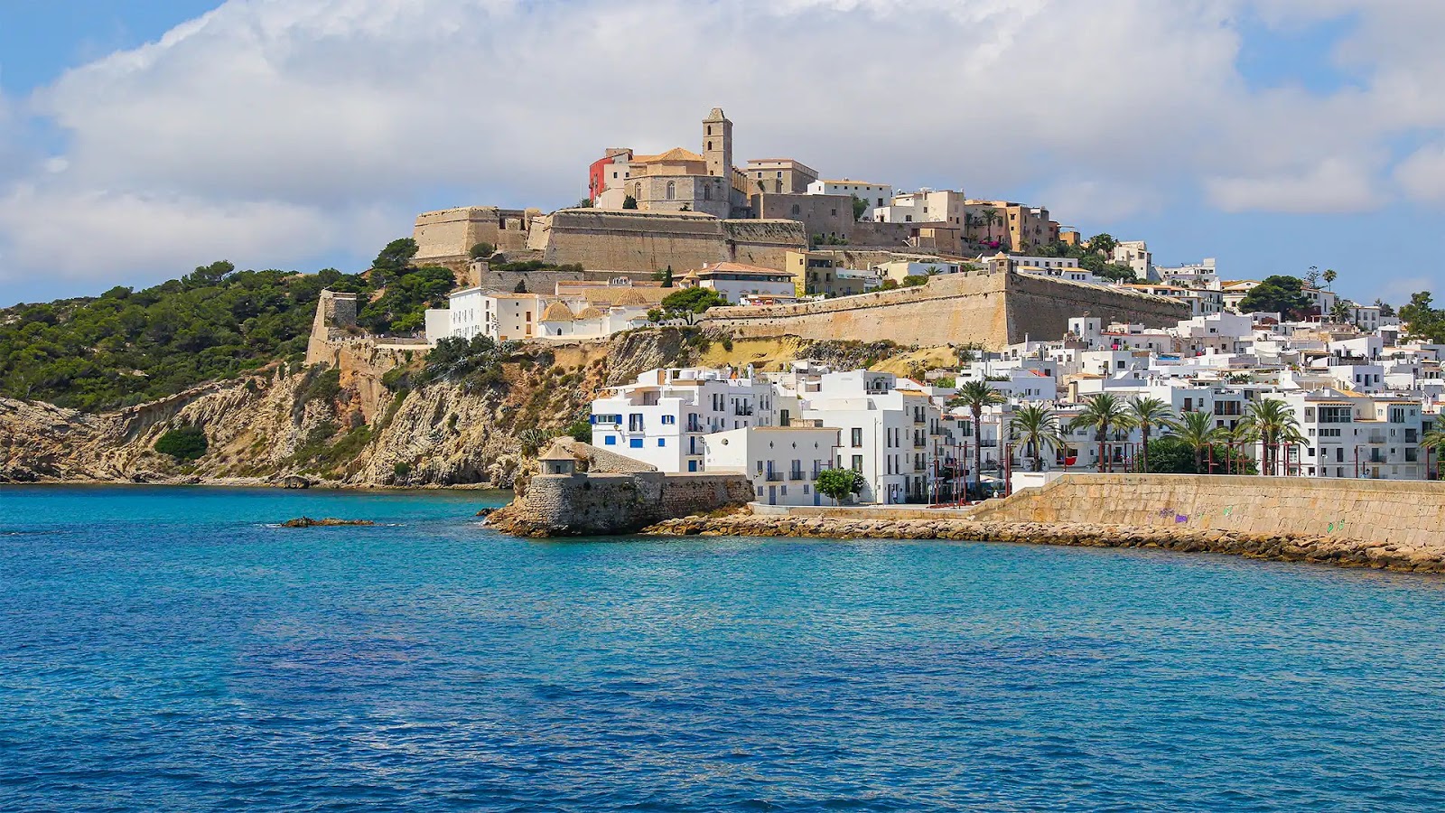 most beautiful places in spain: dalt vila